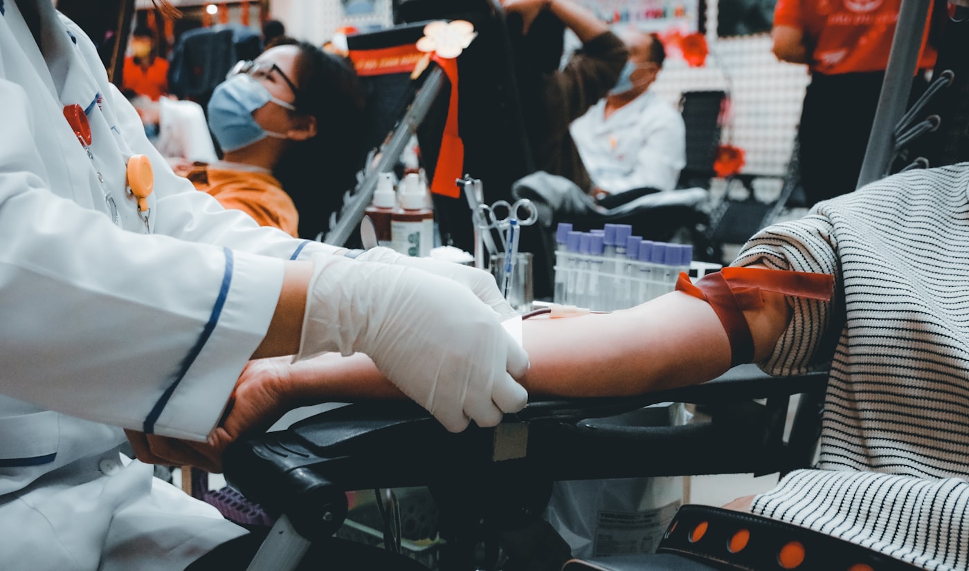 Prise de sang et bilan biologique validé médicalement chez CORE à Jambes